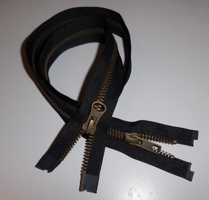 YKK Metal Zipper 2-way 6mm/70cm, Black 580, brass theet